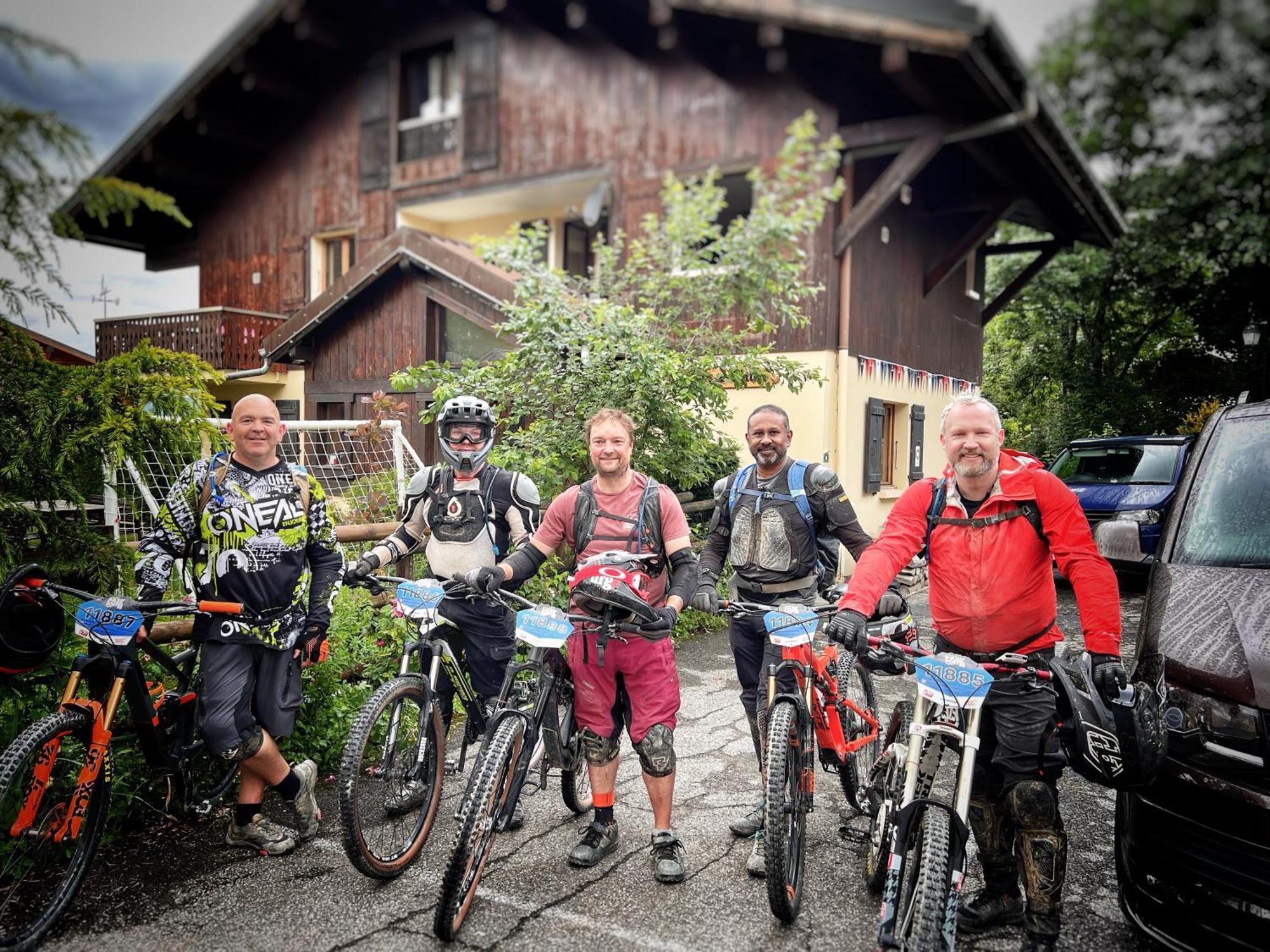 Chalet Aventure B&B เลส์เฌต์ ภายนอก รูปภาพ