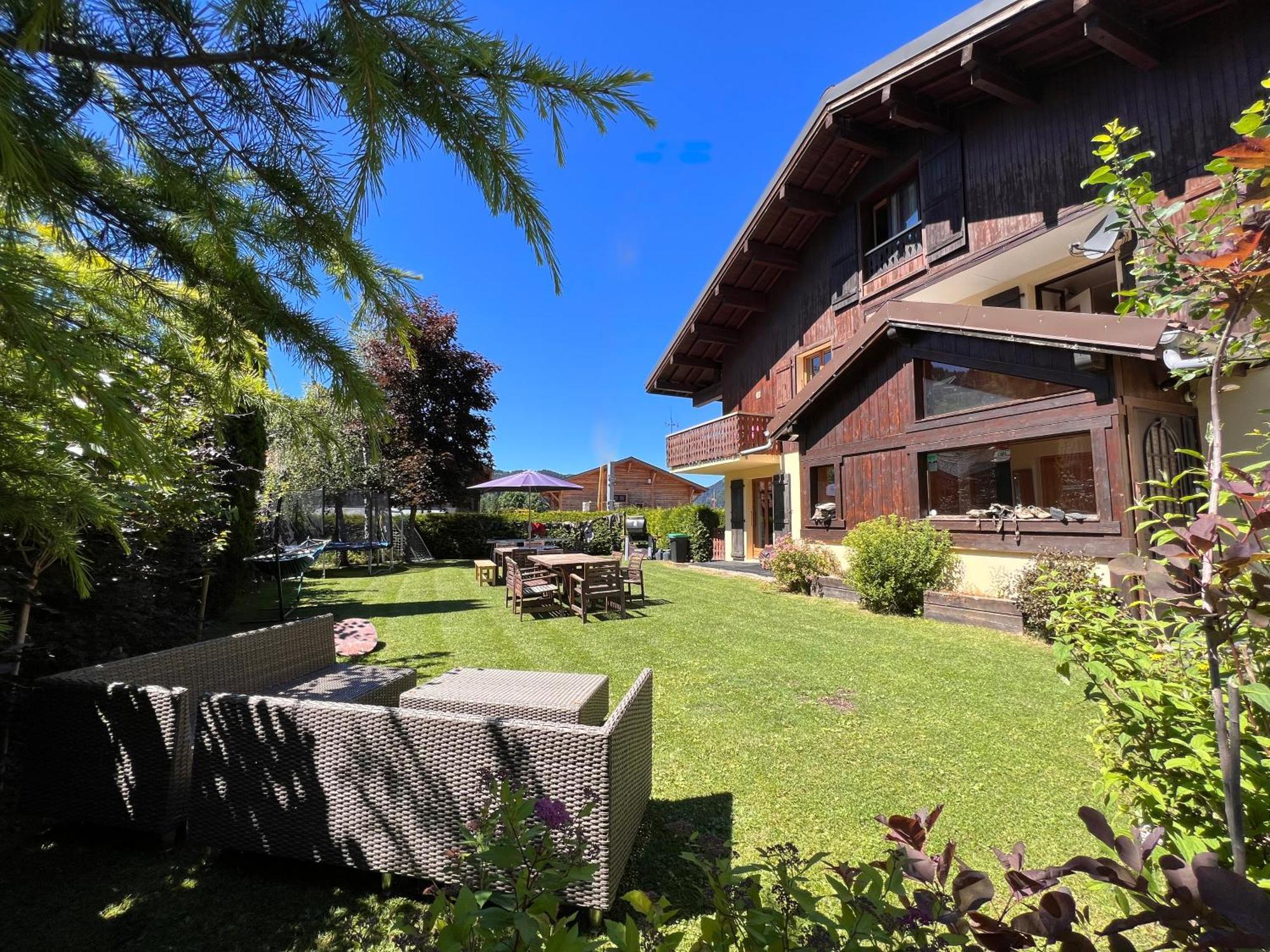 Chalet Aventure B&B เลส์เฌต์ ภายนอก รูปภาพ