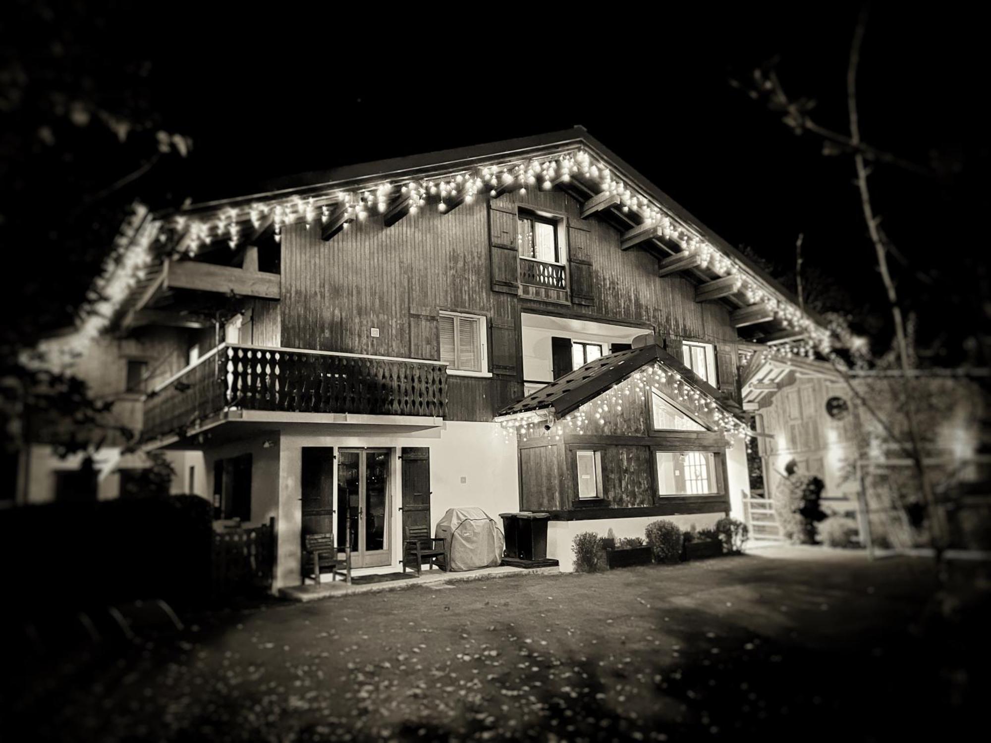 Chalet Aventure B&B เลส์เฌต์ ภายนอก รูปภาพ