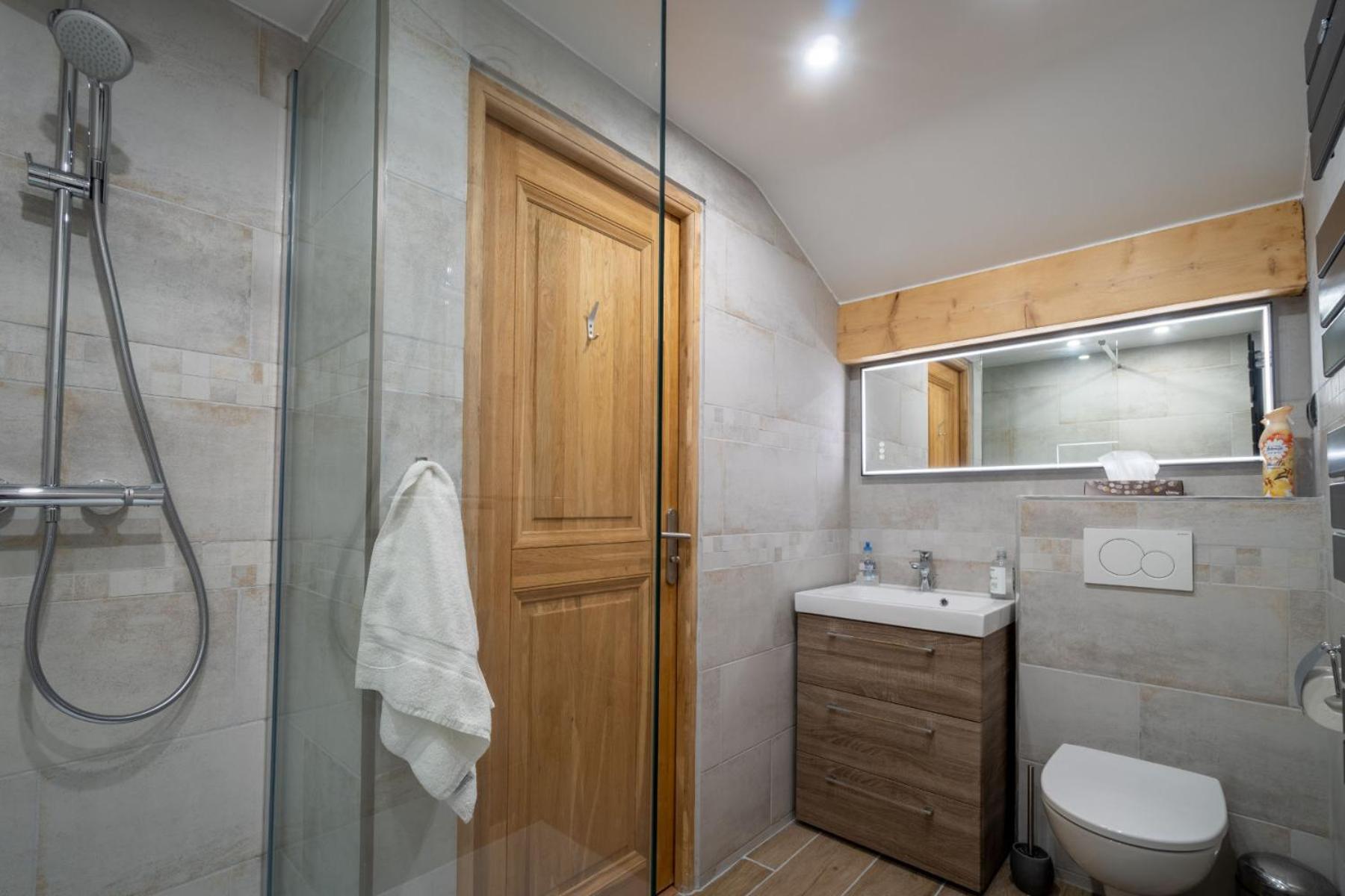 Chalet Aventure B&B เลส์เฌต์ ภายนอก รูปภาพ