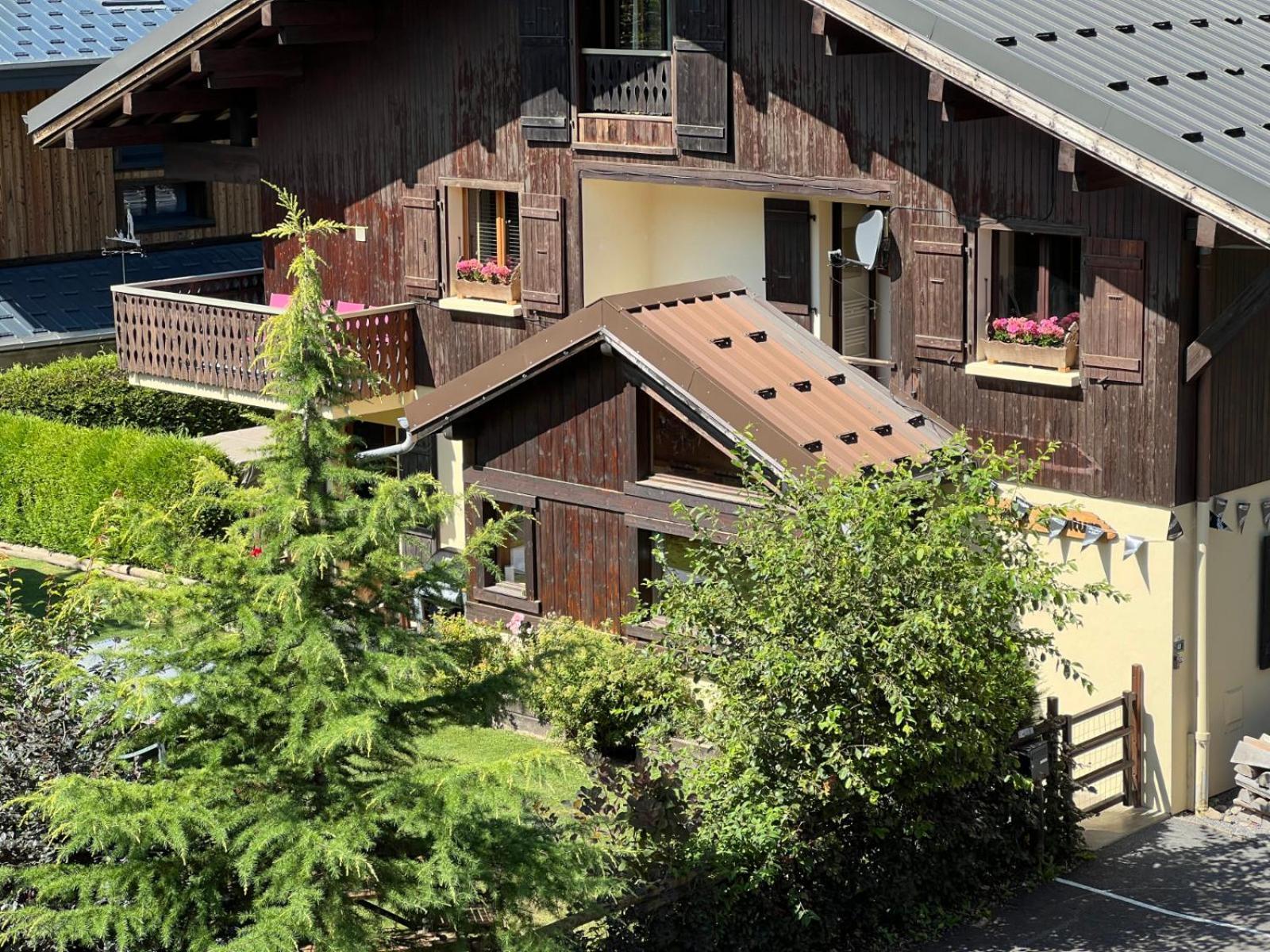 Chalet Aventure B&B เลส์เฌต์ ภายนอก รูปภาพ