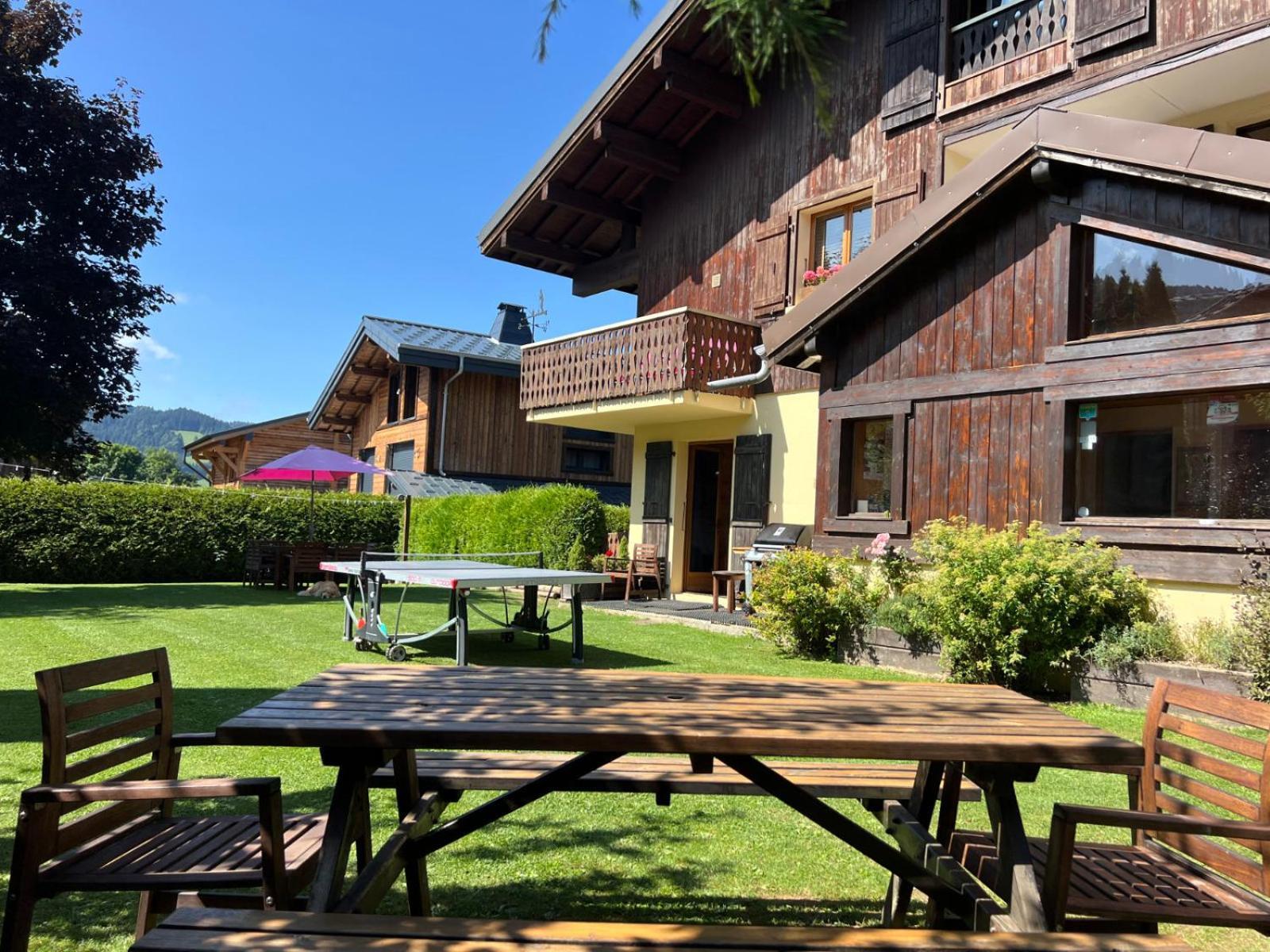 Chalet Aventure B&B เลส์เฌต์ ภายนอก รูปภาพ