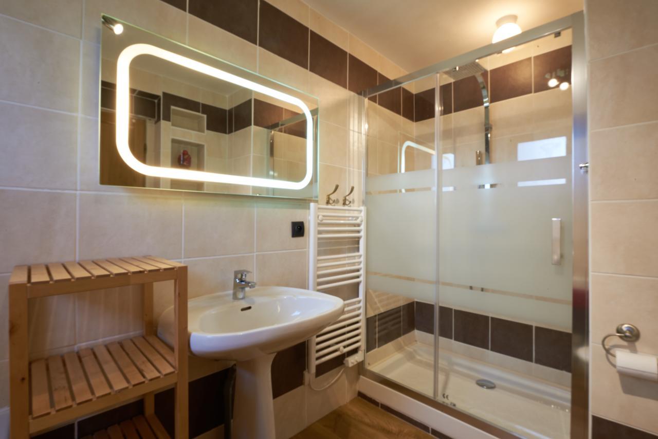 Chalet Aventure B&B เลส์เฌต์ ภายนอก รูปภาพ